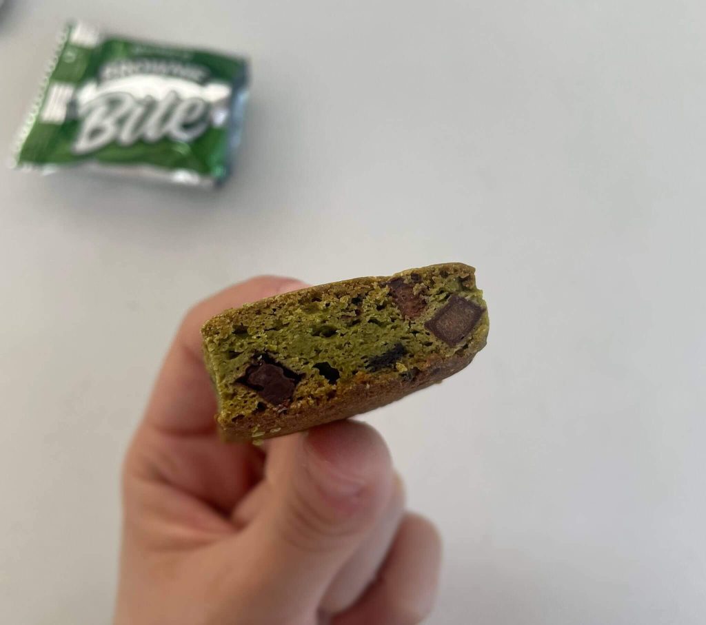 MarketOブラウニー済州抹茶味の断面図