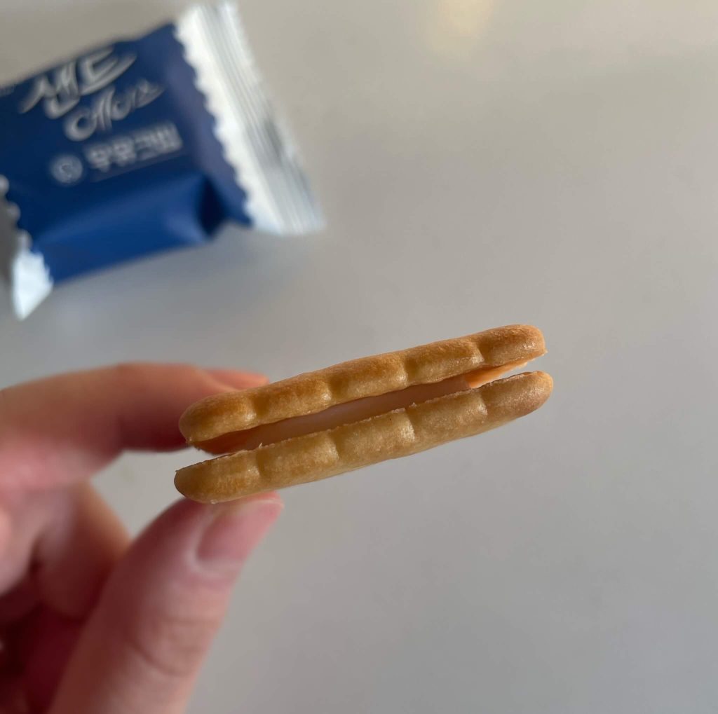 サンドエイス牛乳クリーム味の断面図